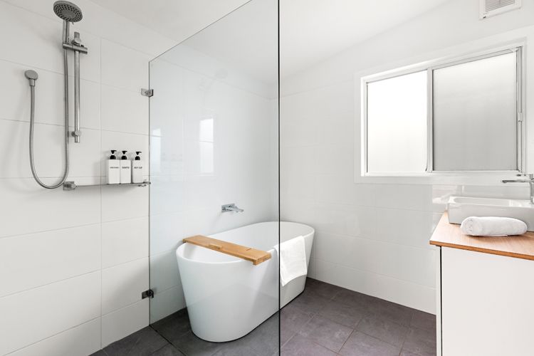 Cunjevoi Beach House – Pet Friendly – 5 Mins to Beach