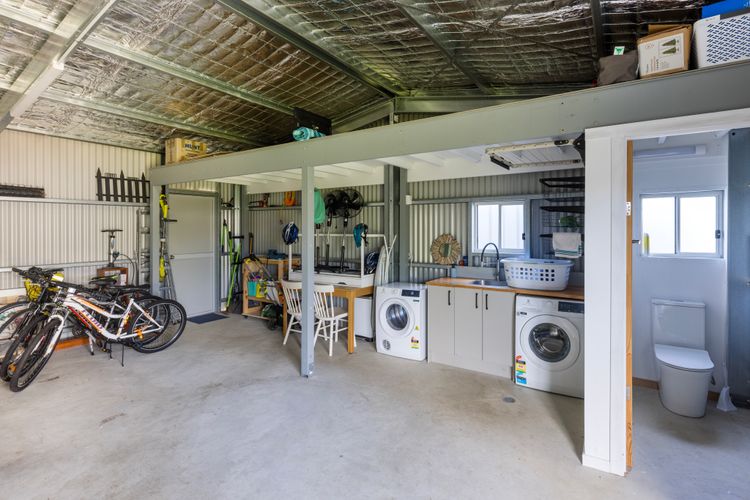 Cunjevoi Beach House – Pet Friendly – 5 Mins to Beach
