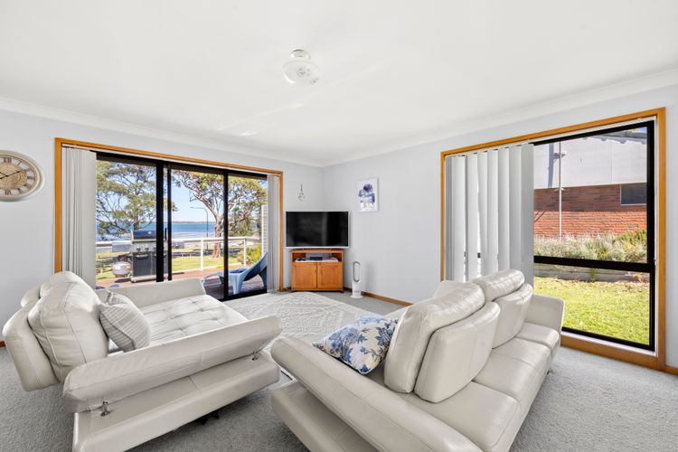 The Bay House – Fireplace – Waterfront