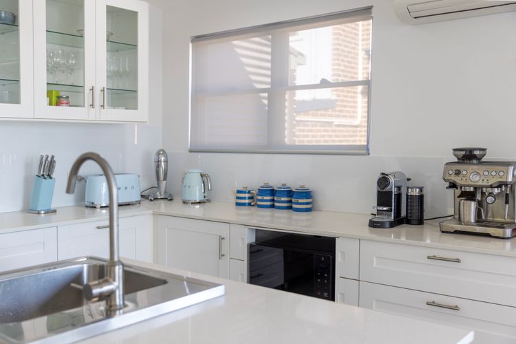 Pelican Retreat – Pet Friendly – Absolute Waterfront