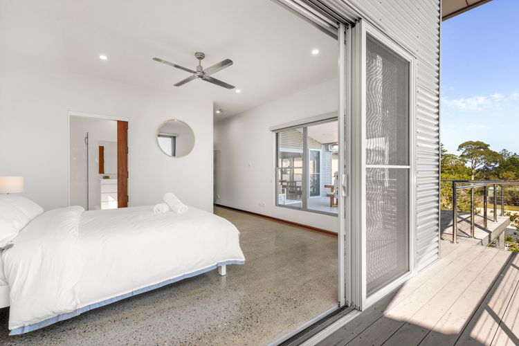 Pelican Retreat – Pet Friendly – Absolute Waterfront