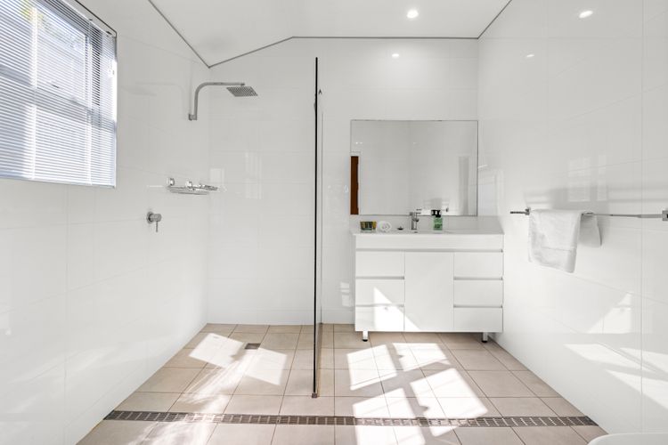 Pelican Retreat – Pet Friendly – Absolute Waterfront