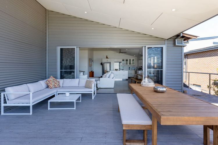 Pelican Retreat – Pet Friendly – Absolute Waterfront
