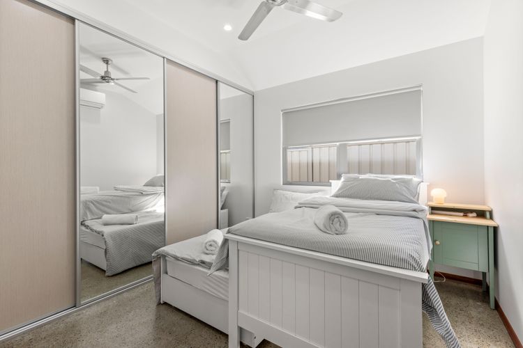 Pelican Retreat – Pet Friendly – Absolute Waterfront