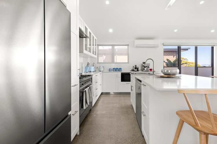 Pelican Retreat – Pet Friendly – Absolute Waterfront