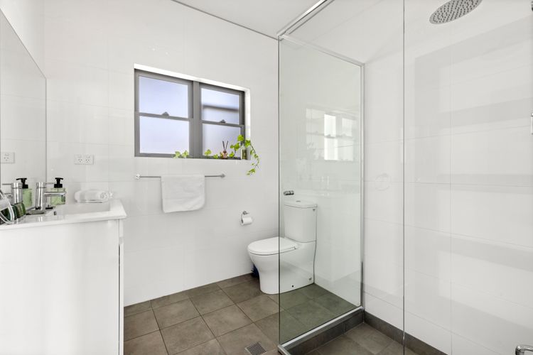 Pelican Retreat – Pet Friendly – Absolute Waterfront