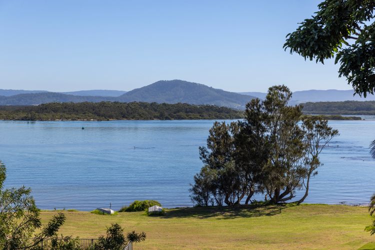 Pelican Retreat – Pet Friendly – Absolute Waterfront
