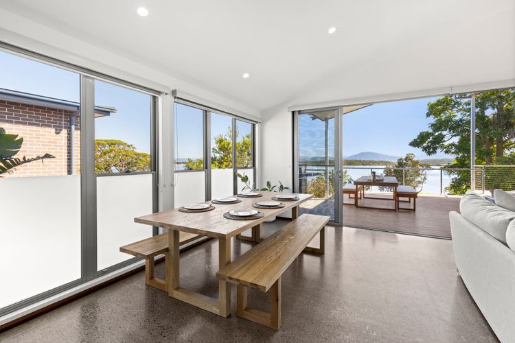 Pelican Retreat – Pet Friendly – Absolute Waterfront