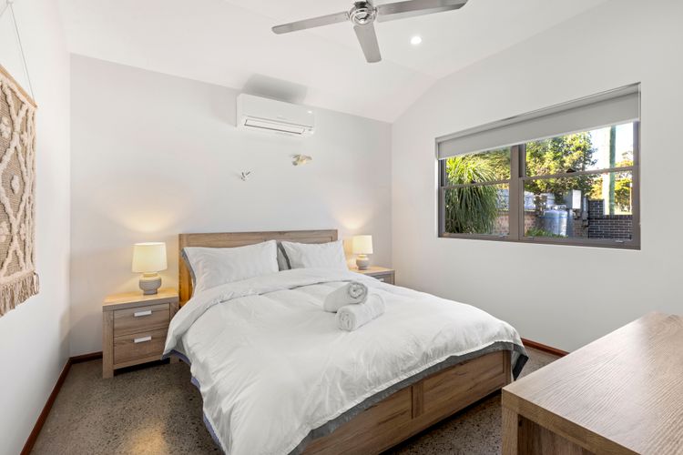 Pelican Retreat – Pet Friendly – Absolute Waterfront