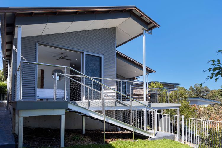 Pelican Retreat – Pet Friendly – Absolute Waterfront