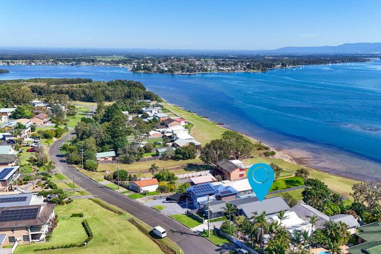 Pelican Retreat – Pet Friendly – Absolute Waterfront