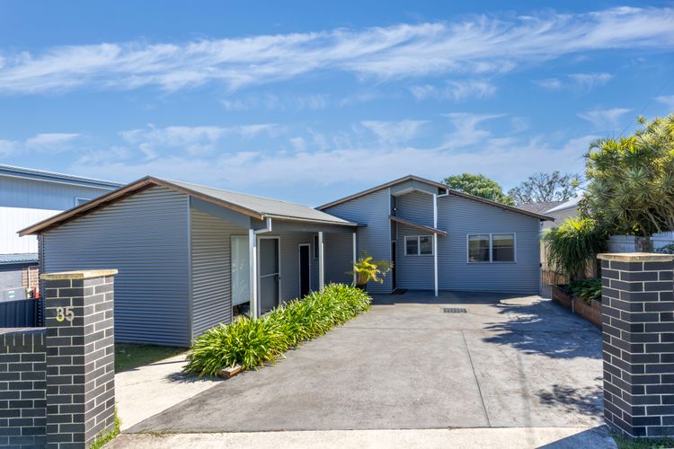 Pelican Retreat – Pet Friendly – Absolute Waterfront