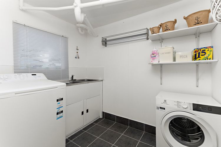 Sunset Sanctuary – Pet Friendly – 5 Mins Walk to Beach