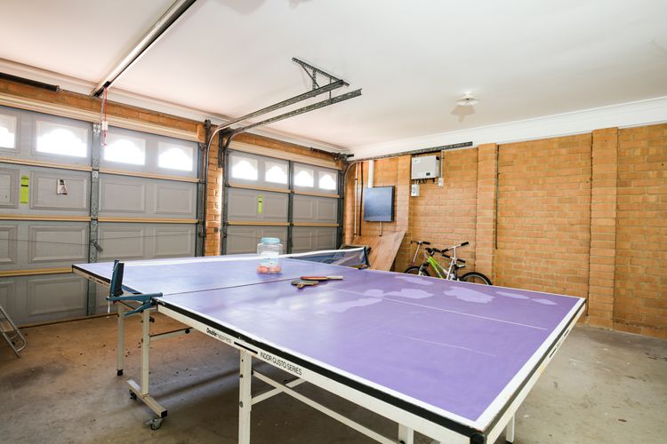 Delamere – Pet Friendly with Firepit & Fireplace