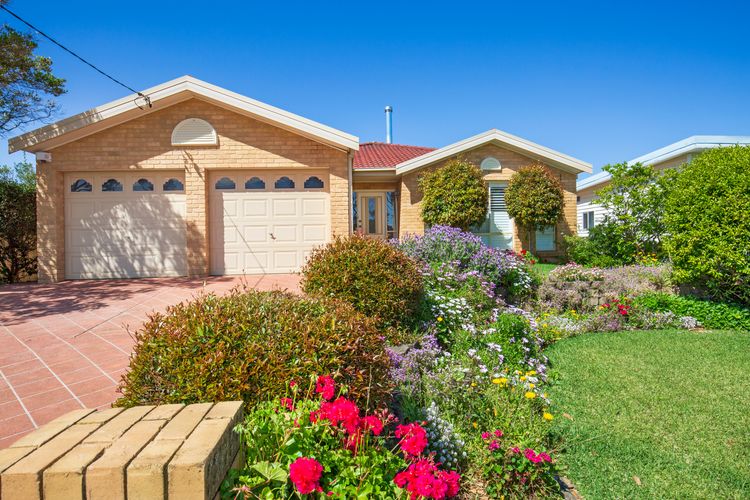 Easy access to an amazing surf beach for surfing, Amazing beach only a few minutes walk away