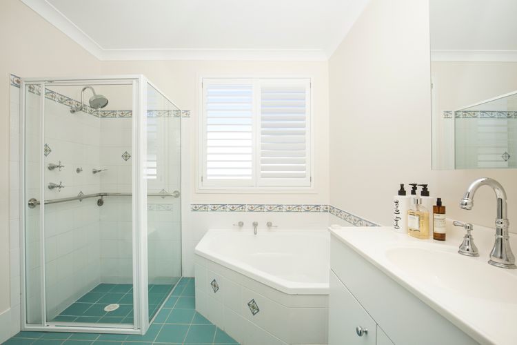 Delamere – Pet Friendly with Firepit & Fireplace