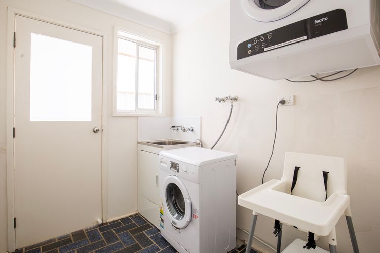 Laundry with washing machine and tumble dryer