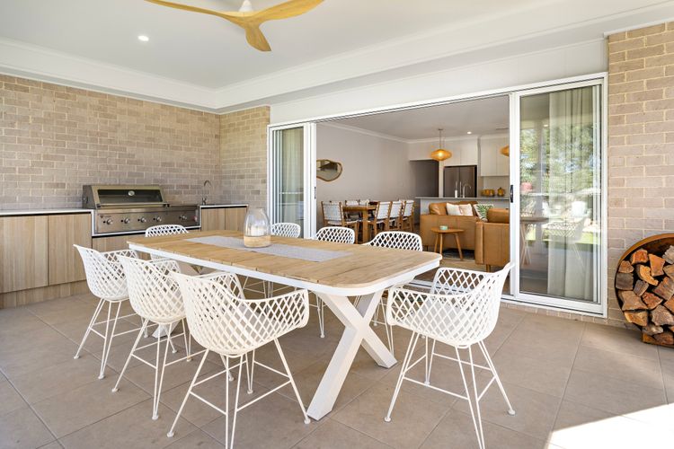 Poppy’s – Fire Pit – 4 Mins Walk to Beach