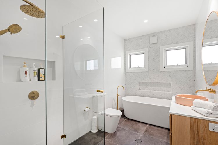 The White House – Pet Friendly with Heated Swimming Pool