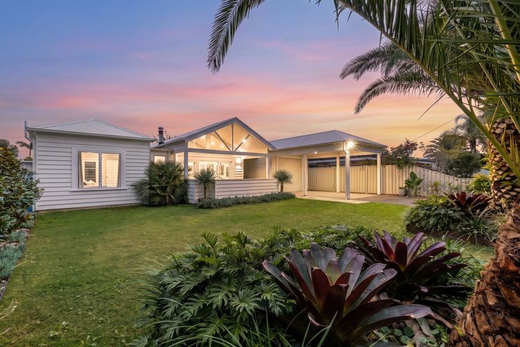 The White House – Pet Friendly with Heated Swimming Pool
