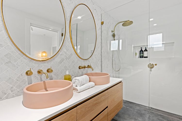 The White House – Pet Friendly with Heated Swimming Pool