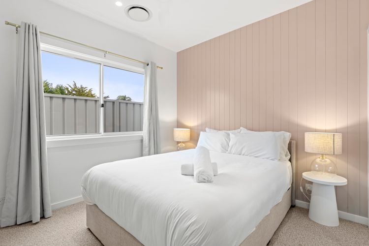The White House – Pet Friendly with Heated Swimming Pool