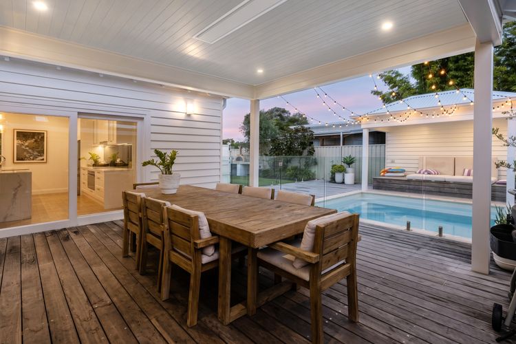 The White House – Pet Friendly with Heated Swimming Pool
