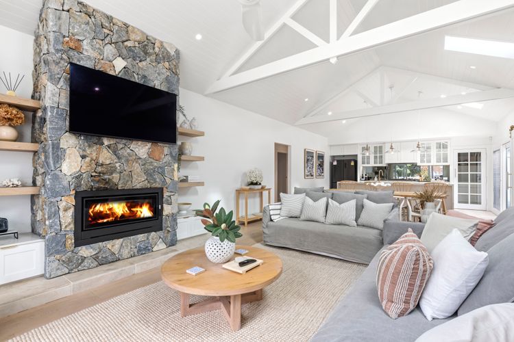 The White House – Pet Friendly with Heated Swimming Pool