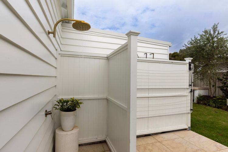 The White House – Pet Friendly with Heated Swimming Pool