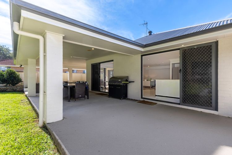 Coastal Retreat – Pet Friendly with Fire Pit