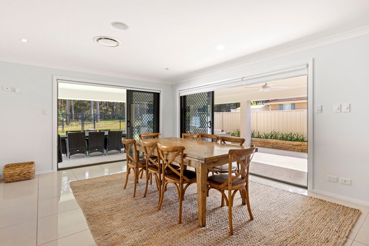 Coastal Retreat – Pet Friendly with Fire Pit