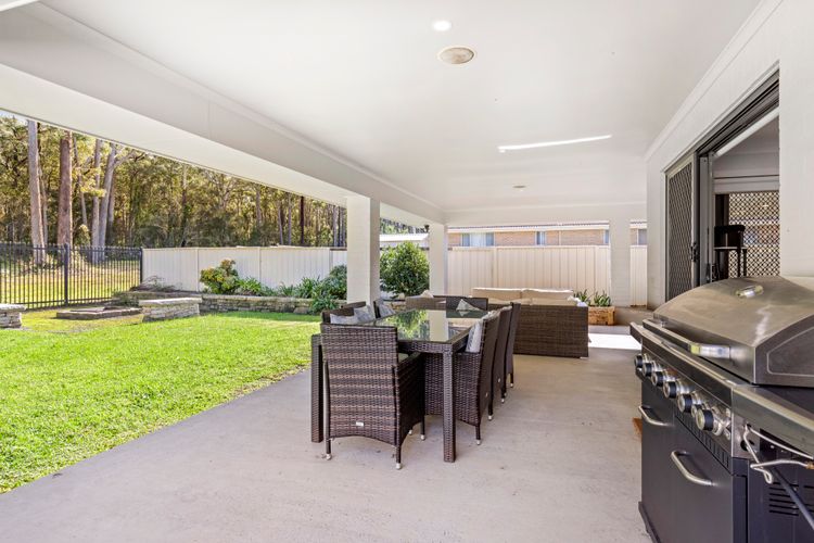 Coastal Retreat – Pet Friendly with Fire Pit