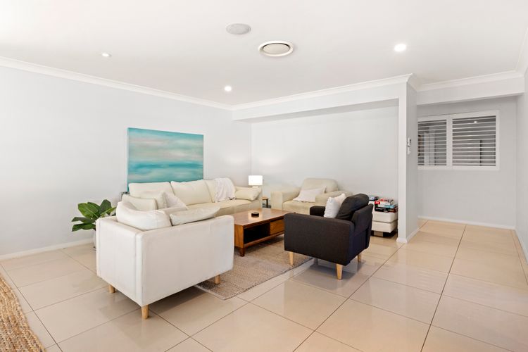 Coastal Retreat – Pet Friendly with Fire Pit
