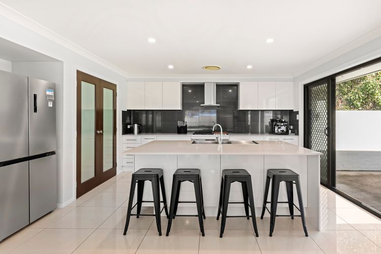Coastal Retreat – Pet Friendly with Fire Pit