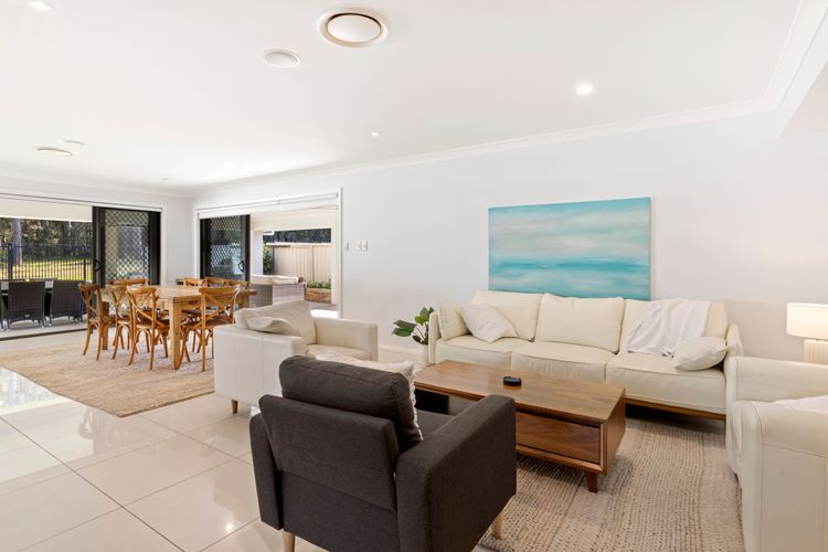 Coastal Retreat – Pet Friendly with Fire Pit