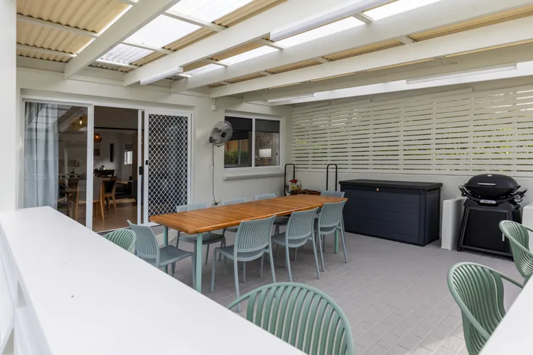 Samphire House – Fireplace with Heated Swimming Pool