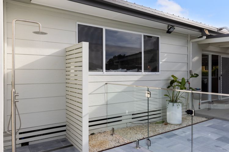 Samphire House – Fireplace with Heated Swimming Pool