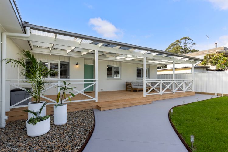 Samphire House – Fireplace with Heated Swimming Pool