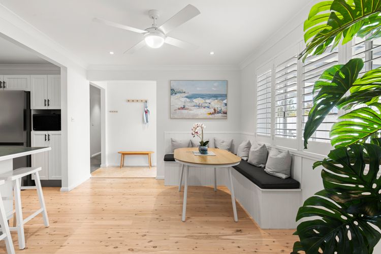 Samphire House – Fireplace with Heated Swimming Pool