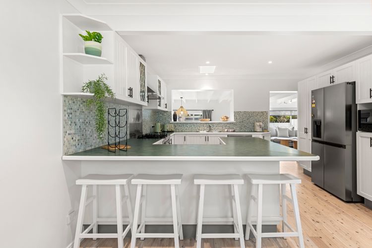 Samphire House – Fireplace with Heated Swimming Pool