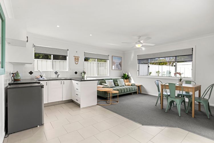 Samphire House – Fireplace with Heated Swimming Pool