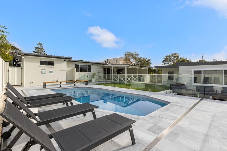 Samphire House – Fireplace with Heated Swimming Pool