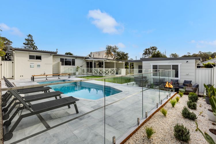 Samphire House – Fireplace with Heated Swimming Pool