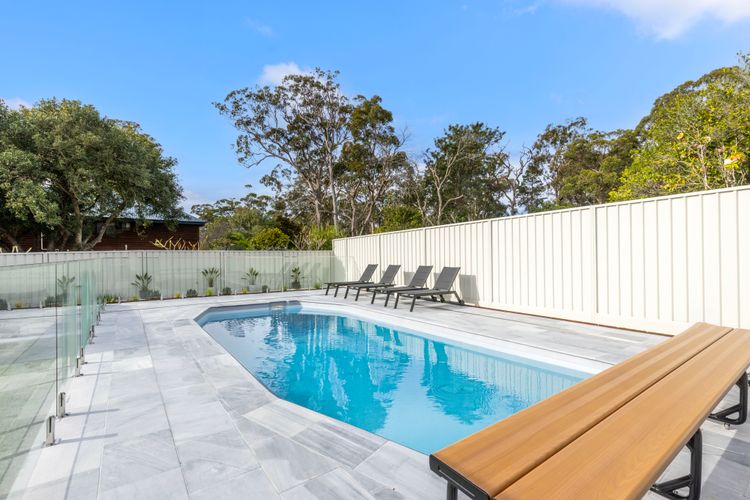 Samphire House – Fireplace with Heated Swimming Pool