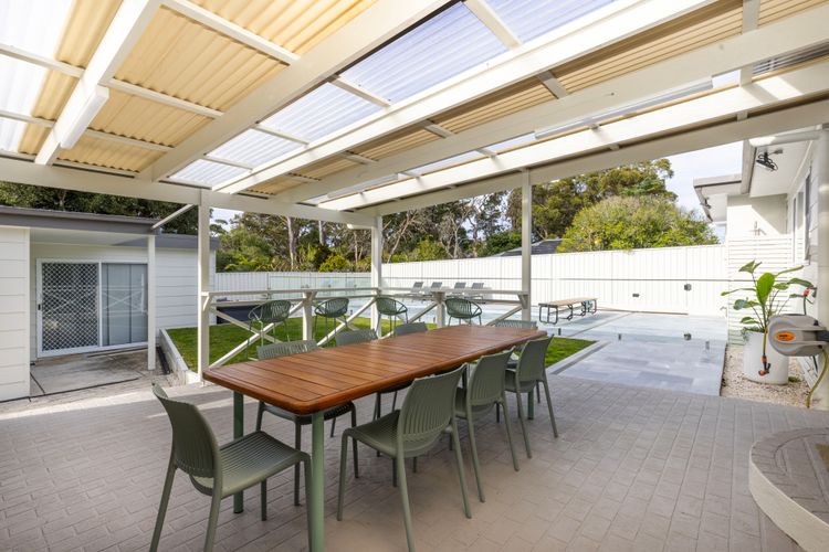 Samphire House – Fireplace with Heated Swimming Pool