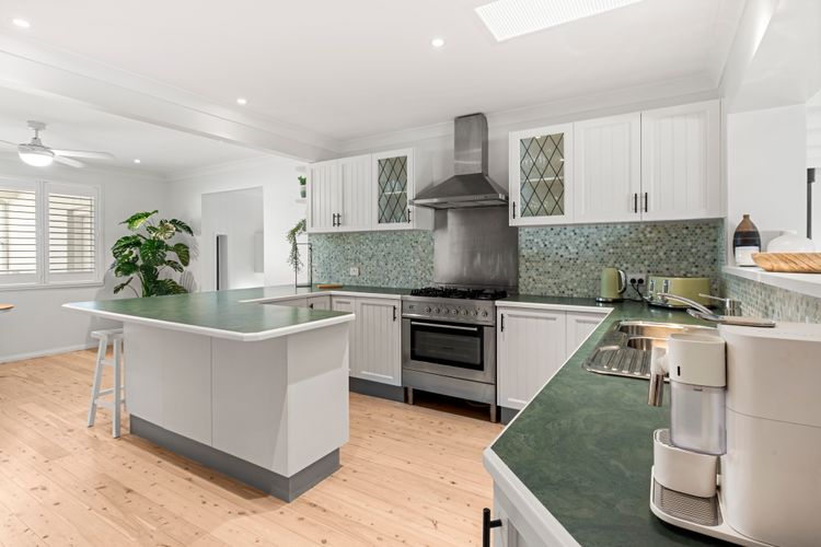 Samphire House – Fireplace with Heated Swimming Pool