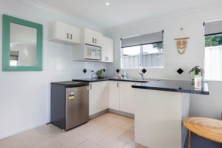 Samphire House – Fireplace with Heated Swimming Pool
