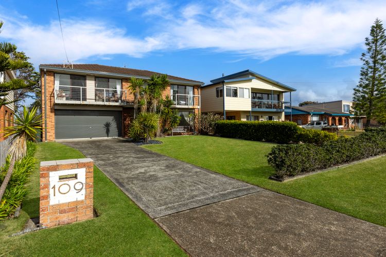 The Beach Bach – Pet Friendly with Firepit