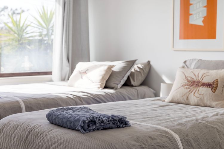 The Beach Bach – Pet Friendly with Firepit