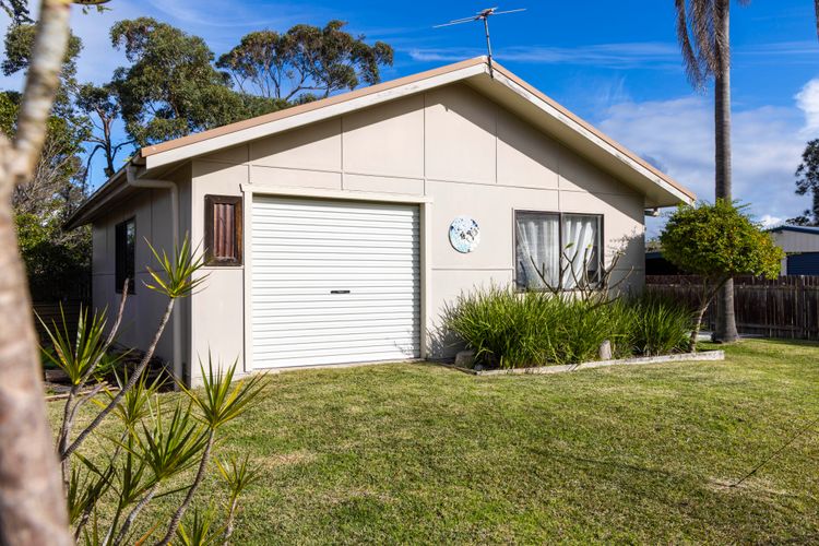 The Beach Bach – Pet Friendly with Firepit